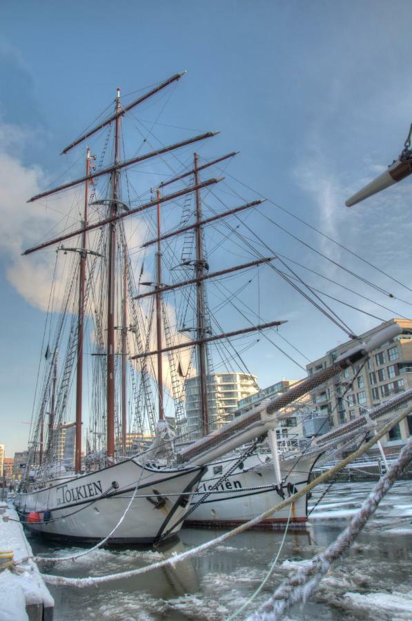 Segelschiff Loth Lorien Hotel Hamburg Exterior foto
