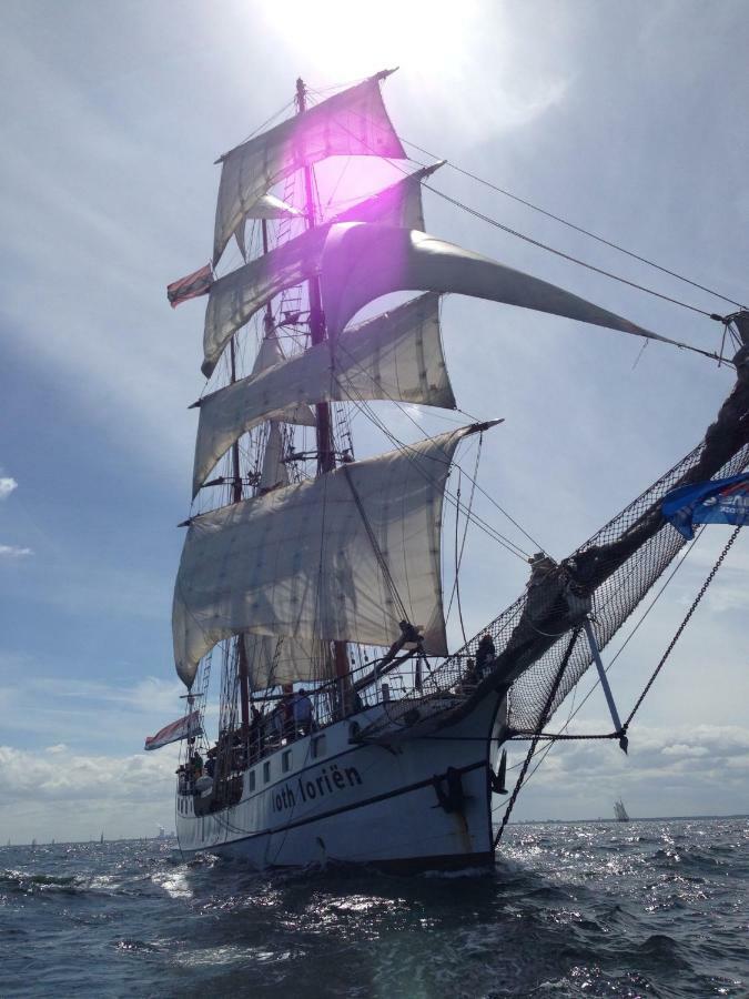 Segelschiff Loth Lorien Hotel Hamburg Exterior foto
