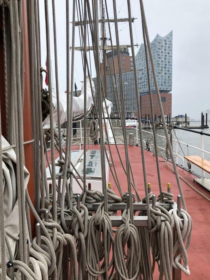 Segelschiff Loth Lorien Hotel Hamburg Exterior foto
