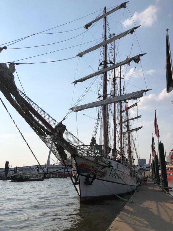 Segelschiff Loth Lorien Hotel Hamburg Exterior foto