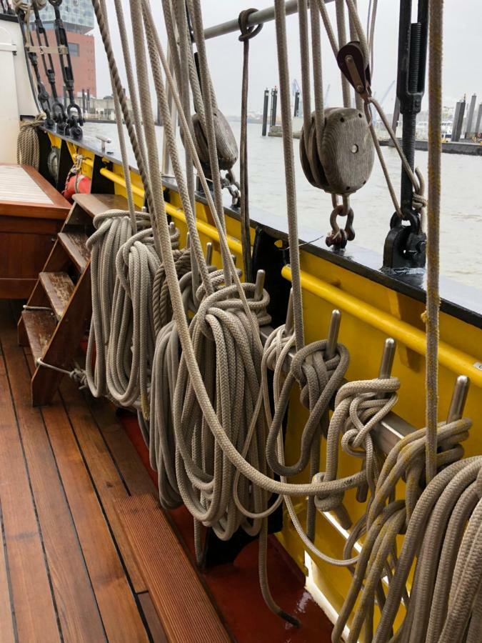Segelschiff Loth Lorien Hotel Hamburg Exterior foto