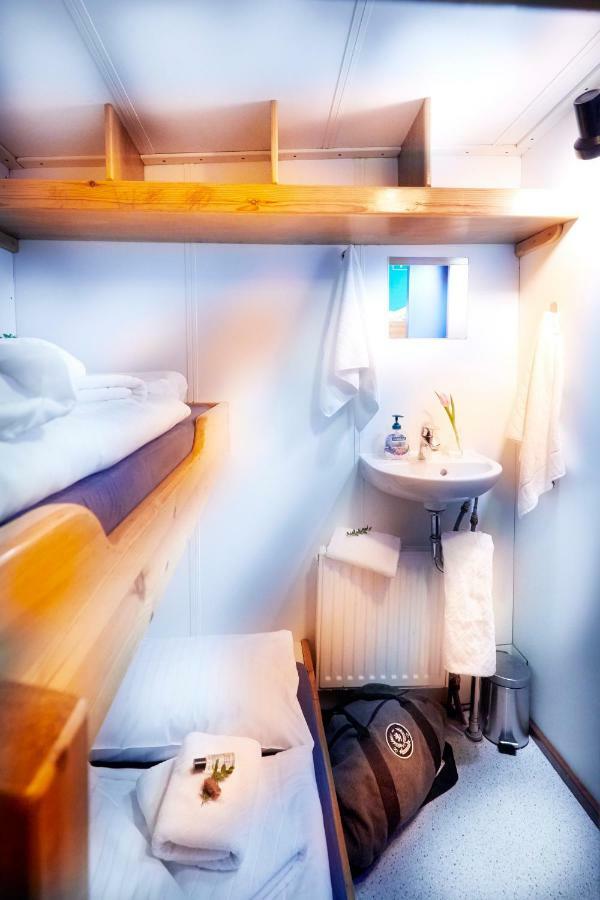 Segelschiff Loth Lorien Hotel Hamburg Exterior foto
