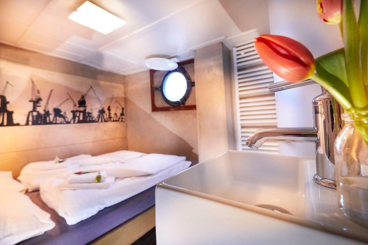 Segelschiff Loth Lorien Hotel Hamburg Exterior foto