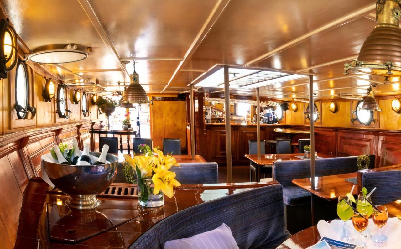 Segelschiff Loth Lorien Hotel Hamburg Exterior foto